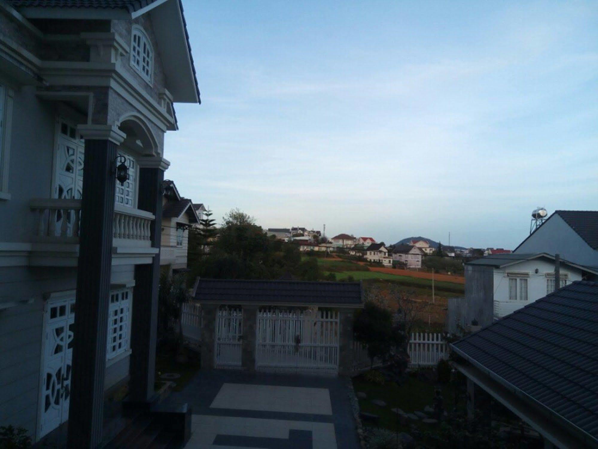 Anada Hotel Suites Dalat Exteriör bild